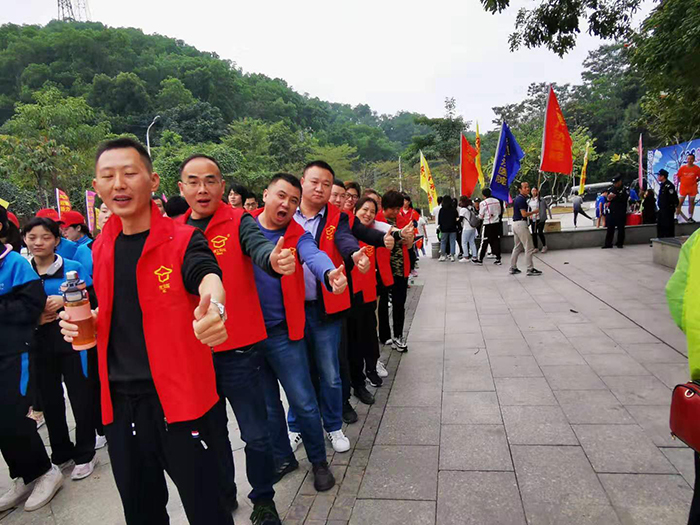 草莓视频WWW下载长跑成员，凤岗迎新长跑活动中