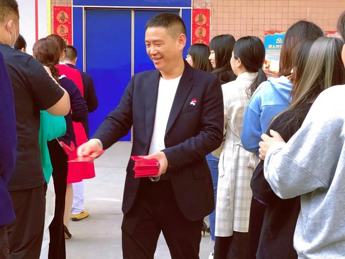 草莓视频WWW下载董事长王洪贵发红包